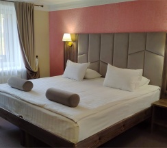 Номер "Джуниор Сюит" в Золотой пляж