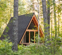 Шале в форме треугольника в Таналтай