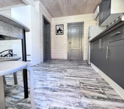 Шестиместные апартаменты с 3 комнатами с балконом в Якорь