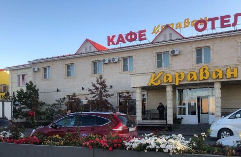 с. Троицкое: Отель Караван