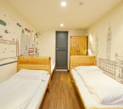 Кровать в общем номере (мужской номер) (общая ванная комната) в Meego Qingwen Hotel