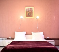 №9. Семейный номер с двуспальной кроватью, диваном и видом на Байкал в Прибой