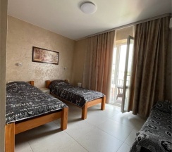 Трехместный номер Комфорт с балконом в Гостевой дом