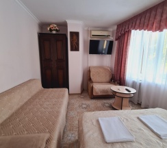 4-местный номер комфорт семейный в Золотой Лев