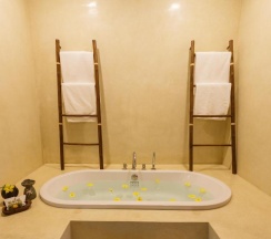 Коттедж с 2 комнатами в Azalea Village Wellness Resort