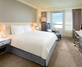 Двухместный номер с балконом и oceanfront (двуспальная кровать) в Fontainebleau Miami Beach