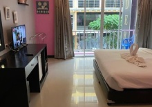 Двухместный номер Deluxe двуспальная кровать в Lavender Patong Hotel