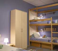 Четырехместный семейный номер с отдельным санузлом в Nice hostel