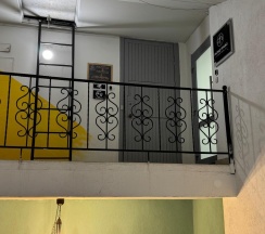 Кровать в 10-местном общем номере в Гости в гости