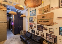 Кровать в общем номере в Wire Hostel Patong