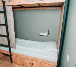 Место в мужской 6 местной комнате в Heritage