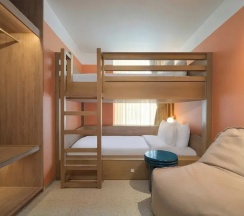 Двухместный семейный люкс Deluxe двуспальная кровать в Centara Karon Resort Phuket