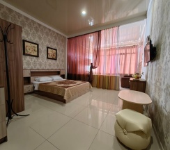 11. Апартамент-студия вид на бассейн в Art Home