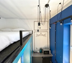 Двухуровневый номер с собственной ванной комнатой “Антон Палыч” в Bookcase Hotel&Hostel