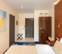 Deluxe с балконом и видом на город в V Hotel&Rooftop lounge