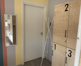 Кровать в женском 4-местном номере с общей ванной комнатой в Форвикс