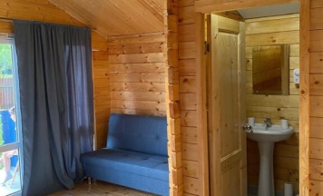 Четырёхместный номер Comfort с балконом и с красивым видом из окна в Глэмпинг Эко-домики в Лыхны