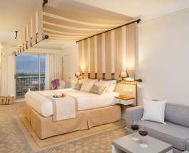 Двухместный номер Executive с балконом двуспальная кровать в Herods Palace Hotel
