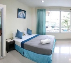Двухместный номер Standard с балконом и с видом на море двуспальная кровать в Krabi Marina Seaview