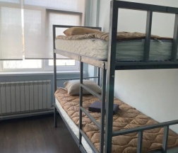 Кровать в общем номере (мужской номер) в Свои люди
