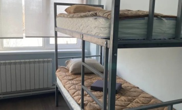 Кровать в общем номере (мужской номер) в Свои люди