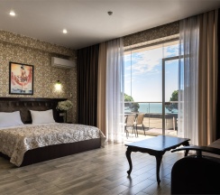 Люкс с балконом и видом на море в Karap palace hotel