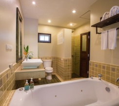 Номер Premier с балконом в Курортный отель The Fair House Beach Resort & Hotel