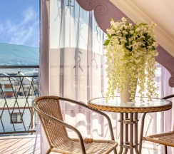 2х комнатный номер  с балконом на 4 этаже в Прага