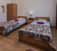 Двухместный номер комфорт с двумя раздельными кроватями+доп место и балконом в Гостевой дом