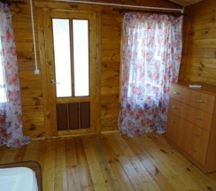 Трёхместный коттедж с видом на море в Три тополя