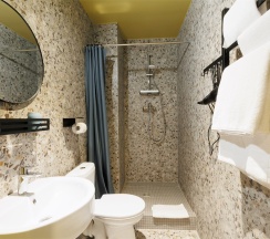 Семейный номер с личными удобствами вне номера в Simple hotel B9