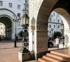 Апартаменты с 3 комнатами с балконом и с красивым видом из окна в Апартаменты «Отелле» (Как Дома) На Большой Покровской