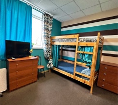 Кровать в общем 6-местном номере для мужчин и женщин в В Питере жить