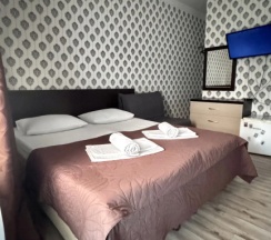 Двухместный номер Standard с балконом и с видом на горы двуспальная кровать в Тропики