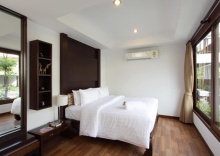 Люкс с балконом и с красивым видом из окна в Maryoo Samui Hotel