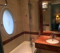 Четырёхместный номер Standard в Hôtel Suites Unic Renoir Saint Germain