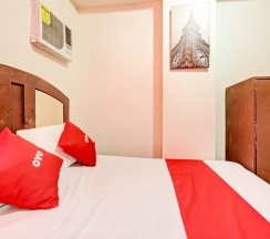 Четырёхместный семейный номер Standard 2 отдельные кровати в OYO 894 Cosmo Hotel P Campa Manila