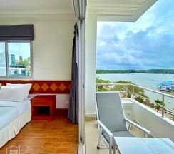 Номер Standard с балконом и с видом на море в Krabi River Hotel