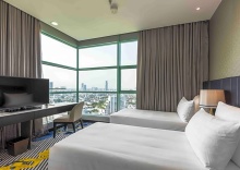 Люкс с 2 комнатами с видом на город двуспальная кровать в Chatrium Hotel Riverside Bangkok