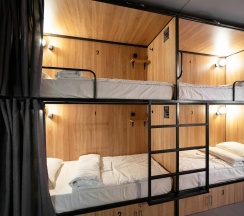Кровать в женском 6-местном номере (удобства на этаже) в Sleep box