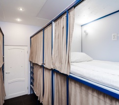 Место в 8-местном женском номере «Художественная литература» в BookCase Hostel