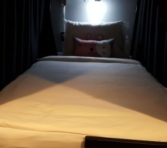 Кровать в общем номере (мужской номер) в The Bed Hostel at Patong