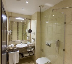 Двухместный номер Бизнес с 1 кроватью размером 160*200 см в Ramada by Wyndham Kazan City Centre