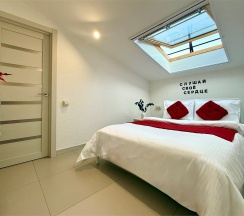 Апартаменты №8 "Полулюкс" на мансардном этаже в Саквояж