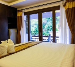 Двухместный номер Deluxe с балконом двуспальная кровать в Arina Boutique Residence
