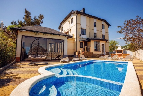 Геленджик: Коттедж Торик