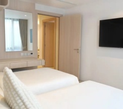 Семейный люкс Plus Outdoor Bathtub с 2 комнатами в Wyndham Garden Naithon Phuket