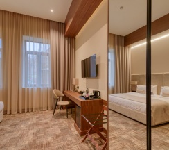 Двухместный номер Superior Deluxe с диваном двуспальная кровать в Hayasa Hotel Yerevan