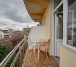 Двухместная комната с двуспальной кроватью в Чайка