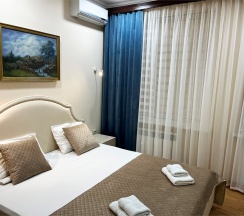 Номер Делюкс с кроватью размера "King-size" в Академия